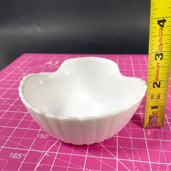 White Milk Glass Seashell Bowl Scallop Clam Shell Dessert 4 Pc Lot Set Vintage - Picture 9 of 10